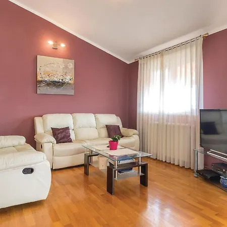 4 Bedroom Stunning In 普拉