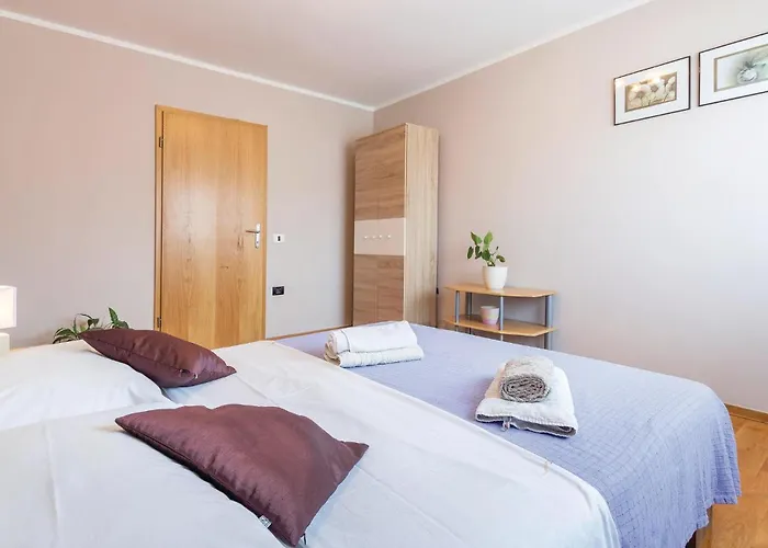 Apartamento Awesome In With Wifi Pula