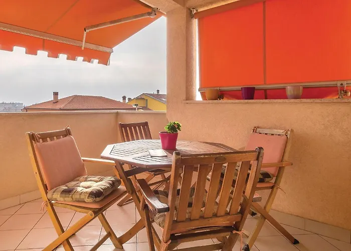 Apartamento Awesome In With Wifi Pula